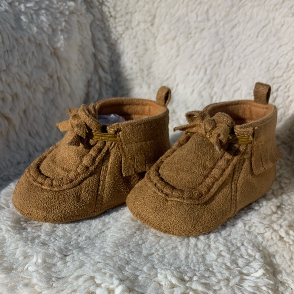 CARTER'S MOCCASIN BOOTIES INFANT SIZE 3-6 MONTHS - Picture 2 of 9